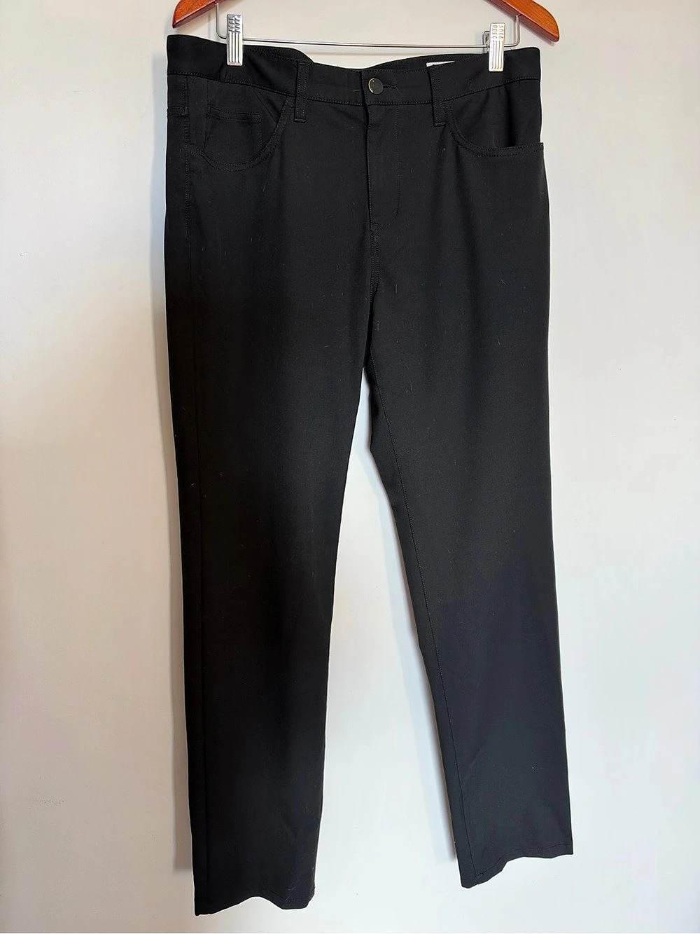 RW&CO. Slim Fit Coupe Étroite. Black Pants Waist 33x32 Like New